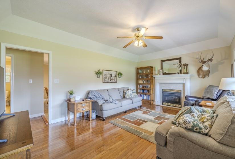 335 JORDAN GLEN LN, Savannah, Tennessee 38372, 3 Bedrooms Bedrooms, 8 Rooms Rooms,2 BathroomsBathrooms,Residential,For Sale,JORDAN GLEN,10225008