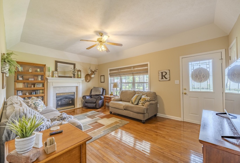 335 JORDAN GLEN LN, Savannah, Tennessee 38372, 3 Bedrooms Bedrooms, 8 Rooms Rooms,2 BathroomsBathrooms,Residential,For Sale,JORDAN GLEN,10225008
