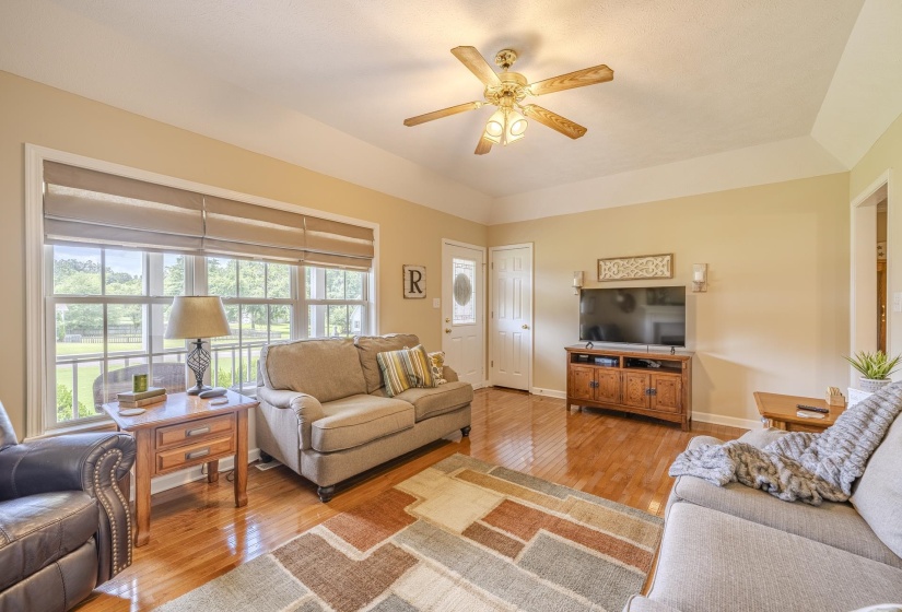 335 JORDAN GLEN LN, Savannah, Tennessee 38372, 3 Bedrooms Bedrooms, 8 Rooms Rooms,2 BathroomsBathrooms,Residential,For Sale,JORDAN GLEN,10225008