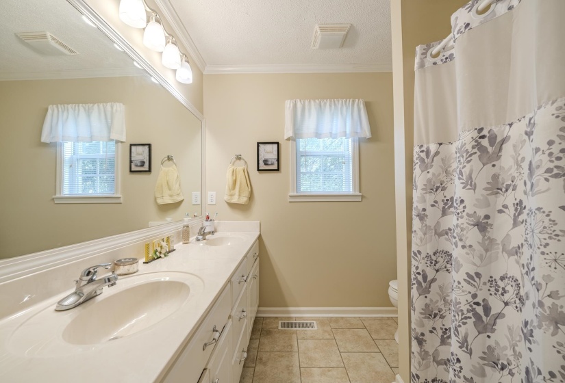 335 JORDAN GLEN LN, Savannah, Tennessee 38372, 3 Bedrooms Bedrooms, 8 Rooms Rooms,2 BathroomsBathrooms,Residential,For Sale,JORDAN GLEN,10225008