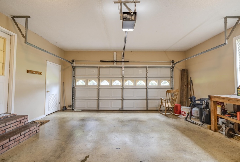 335 JORDAN GLEN LN, Savannah, Tennessee 38372, 3 Bedrooms Bedrooms, 8 Rooms Rooms,2 BathroomsBathrooms,Residential,For Sale,JORDAN GLEN,10225008