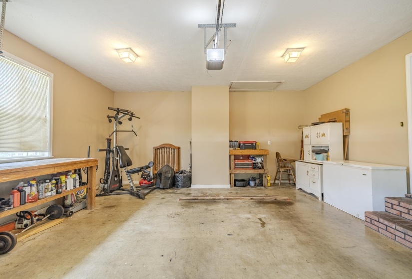 335 JORDAN GLEN LN, Savannah, Tennessee 38372, 3 Bedrooms Bedrooms, 8 Rooms Rooms,2 BathroomsBathrooms,Residential,For Sale,JORDAN GLEN,10225008