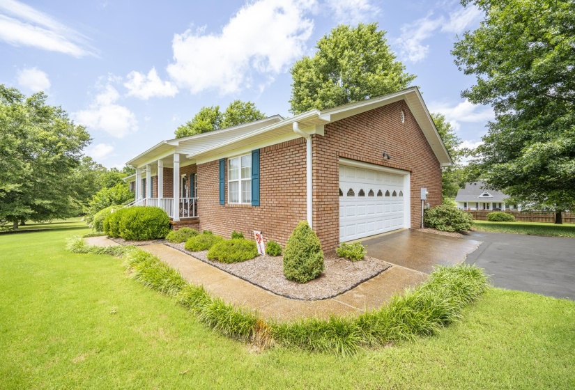 335 JORDAN GLEN LN, Savannah, Tennessee 38372, 3 Bedrooms Bedrooms, 8 Rooms Rooms,2 BathroomsBathrooms,Residential,For Sale,JORDAN GLEN,10225008