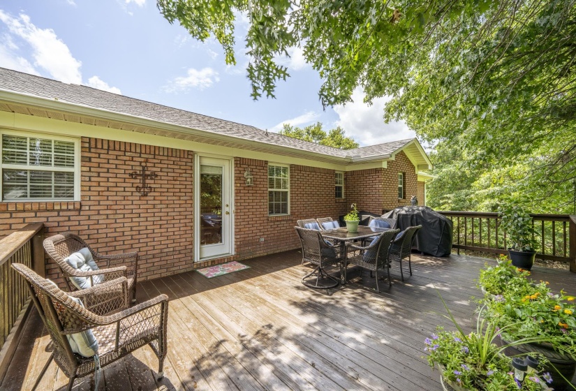 335 JORDAN GLEN LN, Savannah, Tennessee 38372, 3 Bedrooms Bedrooms, 8 Rooms Rooms,2 BathroomsBathrooms,Residential,For Sale,JORDAN GLEN,10225008