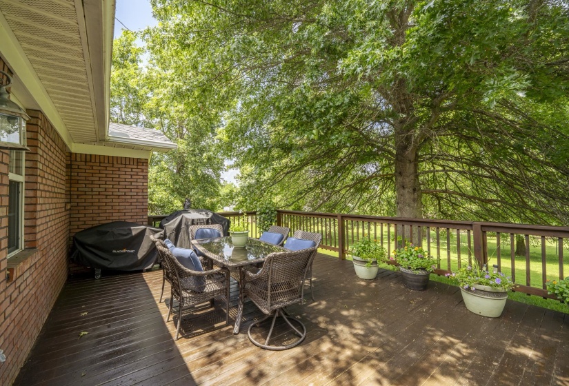 335 JORDAN GLEN LN, Savannah, Tennessee 38372, 3 Bedrooms Bedrooms, 8 Rooms Rooms,2 BathroomsBathrooms,Residential,For Sale,JORDAN GLEN,10225008