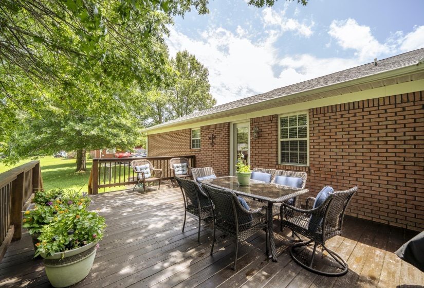 335 JORDAN GLEN LN, Savannah, Tennessee 38372, 3 Bedrooms Bedrooms, 8 Rooms Rooms,2 BathroomsBathrooms,Residential,For Sale,JORDAN GLEN,10225008