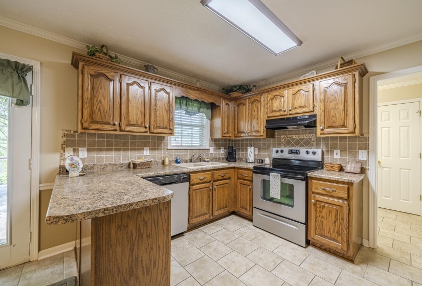 335 JORDAN GLEN LN, Savannah, Tennessee 38372, 3 Bedrooms Bedrooms, 8 Rooms Rooms,2 BathroomsBathrooms,Residential,For Sale,JORDAN GLEN,10225008
