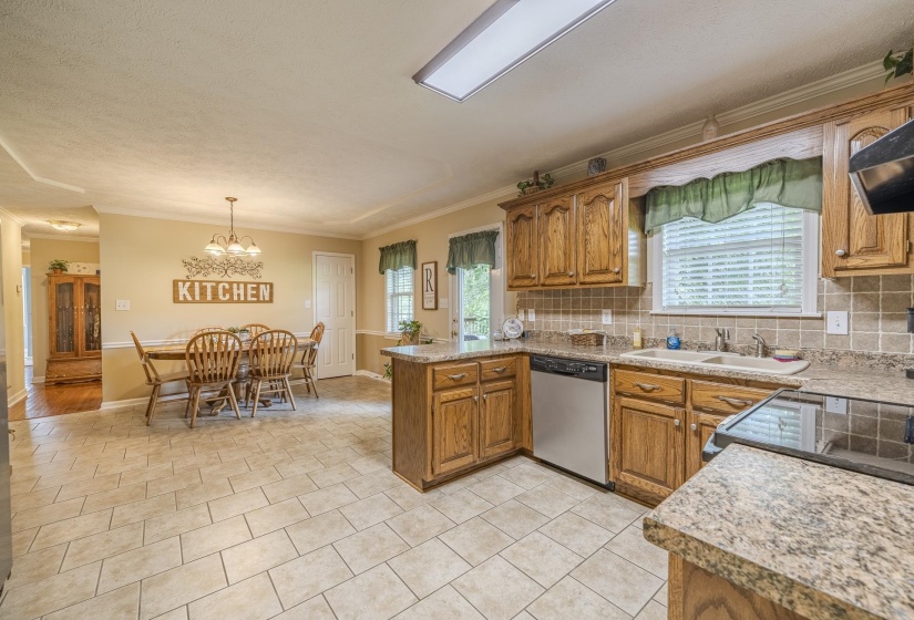 335 JORDAN GLEN LN, Savannah, Tennessee 38372, 3 Bedrooms Bedrooms, 8 Rooms Rooms,2 BathroomsBathrooms,Residential,For Sale,JORDAN GLEN,10225008