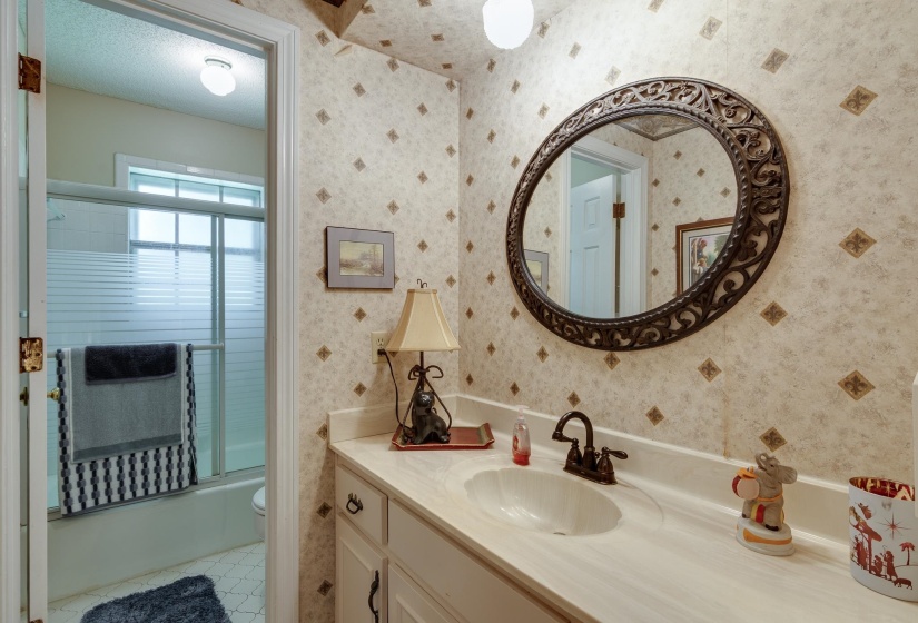 139 WALNUT BEND RD, Memphis, Tennessee 38018, 5 Bedrooms Bedrooms, 9 Rooms Rooms,2.1 BathroomsBathrooms,Residential,For Sale,WALNUT BEND,10225021