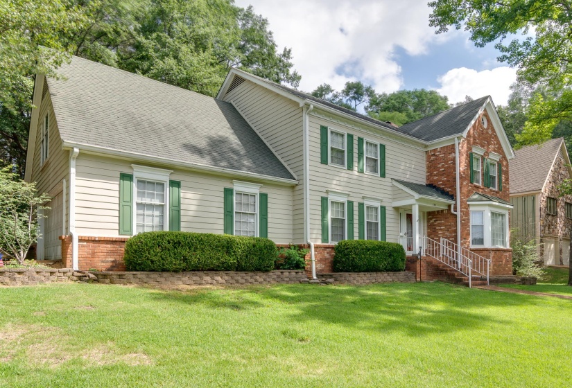 139 WALNUT BEND RD, Memphis, Tennessee 38018, 5 Bedrooms Bedrooms, 9 Rooms Rooms,2.1 BathroomsBathrooms,Residential,For Sale,WALNUT BEND,10225021