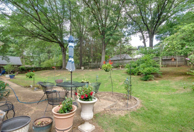 139 WALNUT BEND RD, Memphis, Tennessee 38018, 5 Bedrooms Bedrooms, 9 Rooms Rooms,2.1 BathroomsBathrooms,Residential,For Sale,WALNUT BEND,10225021