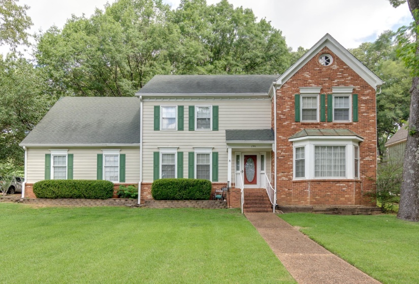 139 WALNUT BEND RD, Memphis, Tennessee 38018, 5 Bedrooms Bedrooms, 9 Rooms Rooms,2.1 BathroomsBathrooms,Residential,For Sale,WALNUT BEND,10225021
