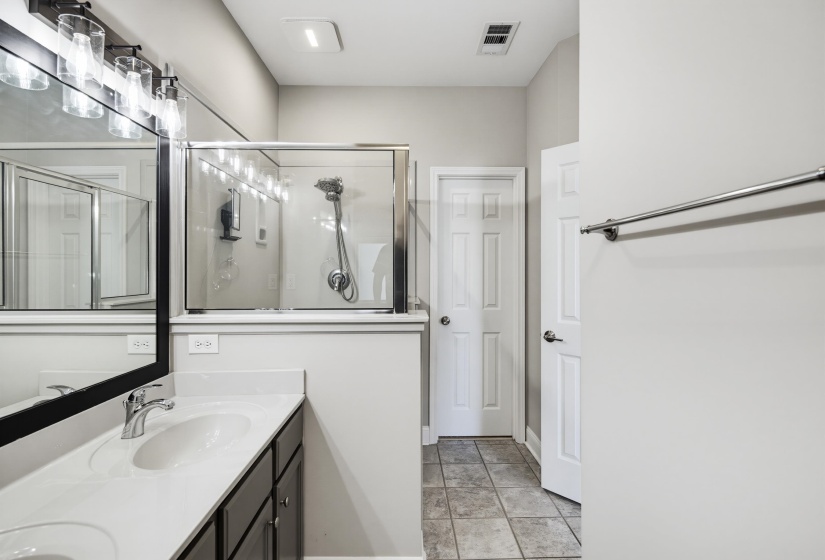 263 ISLAND VILLAGE DR, Memphis, Tennessee 38103, 3 Bedrooms Bedrooms, 5 Rooms Rooms,2 BathroomsBathrooms,Residential,For Sale,ISLAND VILLAGE,10225031