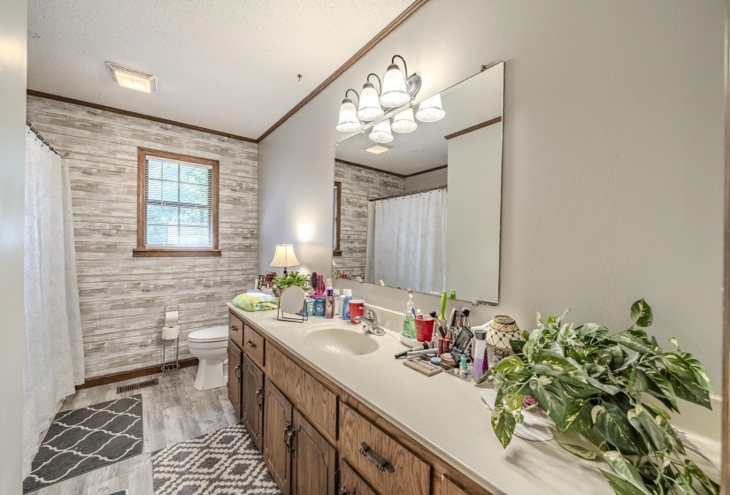 1172 BROOKS RD, Selmer, Tennessee 38375, 3 Bedroom Bedrooms, 8 Room Rooms,1.1 BathroomBathrooms,Residential,For Sale,BROOKS,0,10223918