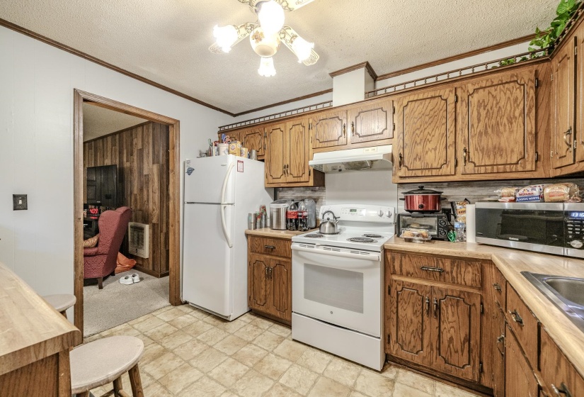 1172 BROOKS RD, Selmer, Tennessee 38375, 3 Bedroom Bedrooms, 8 Room Rooms,1.1 BathroomBathrooms,Residential,For Sale,BROOKS,0,10223918