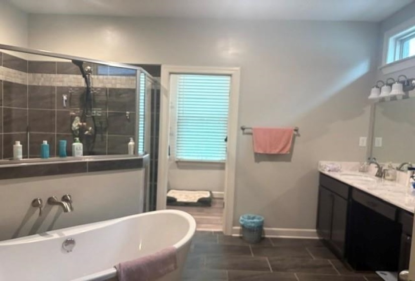 7856 COUNTRY LAKE DR, Bartlett, Tennessee 38133, 5 Bedrooms Bedrooms, 8 Rooms Rooms,3 BathroomsBathrooms,Rental Properties,For Sale,COUNTRY LAKE,10225053