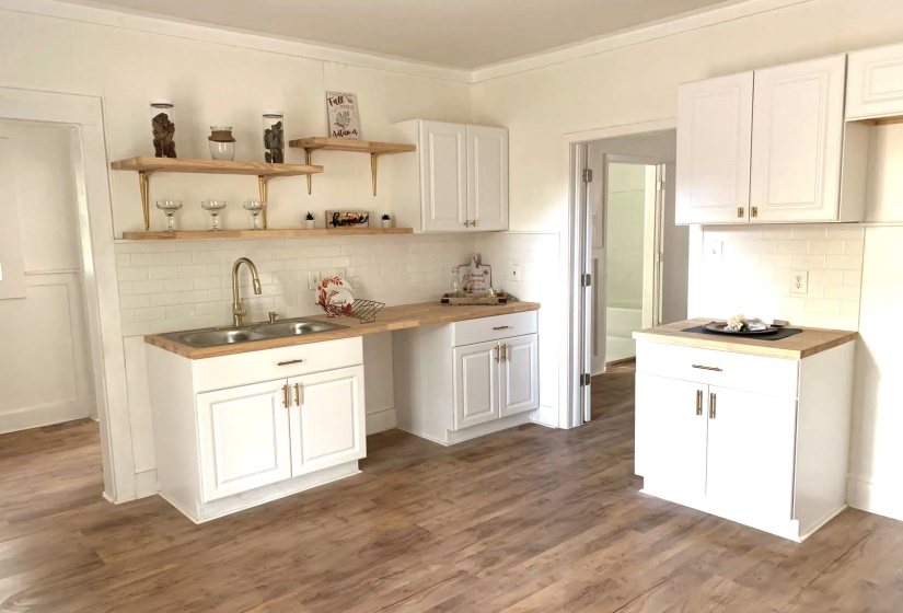 1456 HOLLYWOOD AVE, Memphis, Tennessee 38108, 2 Bedroom Bedrooms, 6 Room Rooms,1 BathroomBathrooms,Residential,For Sale,HOLLYWOOD,0,10225040