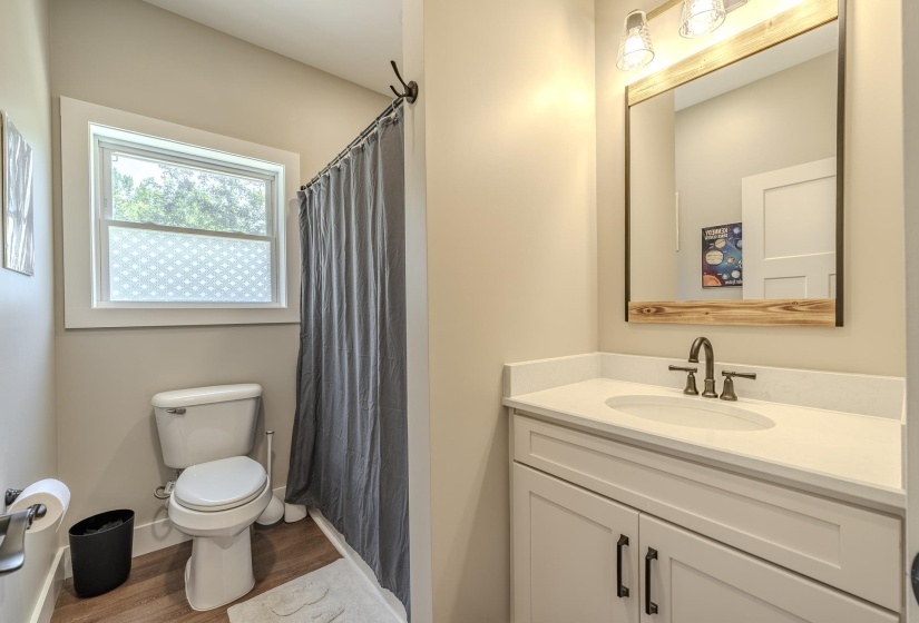 395 WEST DR, Savannah, Tennessee 38372, 3 Bedrooms Bedrooms, 6 Rooms Rooms,2 BathroomsBathrooms,Residential,For Sale,WEST,10225042