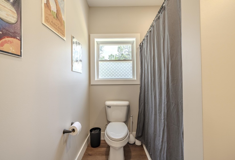 395 WEST DR, Savannah, Tennessee 38372, 3 Bedrooms Bedrooms, 6 Rooms Rooms,2 BathroomsBathrooms,Residential,For Sale,WEST,10225042