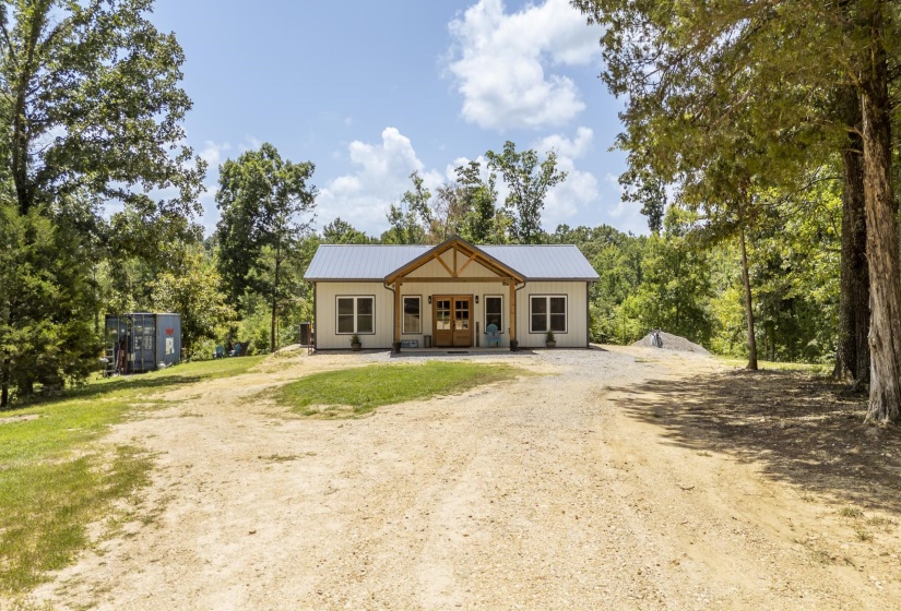 395 WEST DR, Savannah, Tennessee 38372, 3 Bedrooms Bedrooms, 6 Rooms Rooms,2 BathroomsBathrooms,Residential,For Sale,WEST,10225042