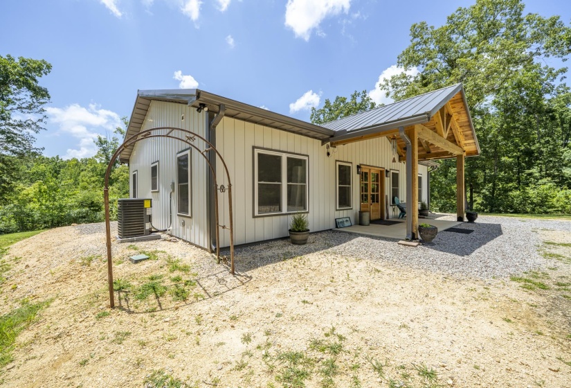 395 WEST DR, Savannah, Tennessee 38372, 3 Bedrooms Bedrooms, 6 Rooms Rooms,2 BathroomsBathrooms,Residential,For Sale,WEST,10225042
