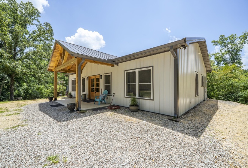 395 WEST DR, Savannah, Tennessee 38372, 3 Bedrooms Bedrooms, 6 Rooms Rooms,2 BathroomsBathrooms,Residential,For Sale,WEST,10225042