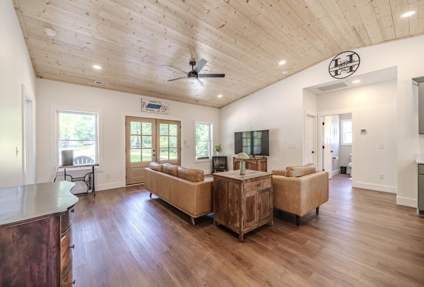 395 WEST DR, Savannah, Tennessee 38372, 3 Bedrooms Bedrooms, 6 Rooms Rooms,2 BathroomsBathrooms,Residential,For Sale,WEST,10225042