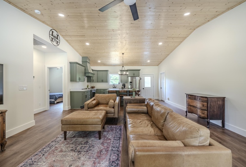 395 WEST DR, Savannah, Tennessee 38372, 3 Bedrooms Bedrooms, 6 Rooms Rooms,2 BathroomsBathrooms,Residential,For Sale,WEST,10225042