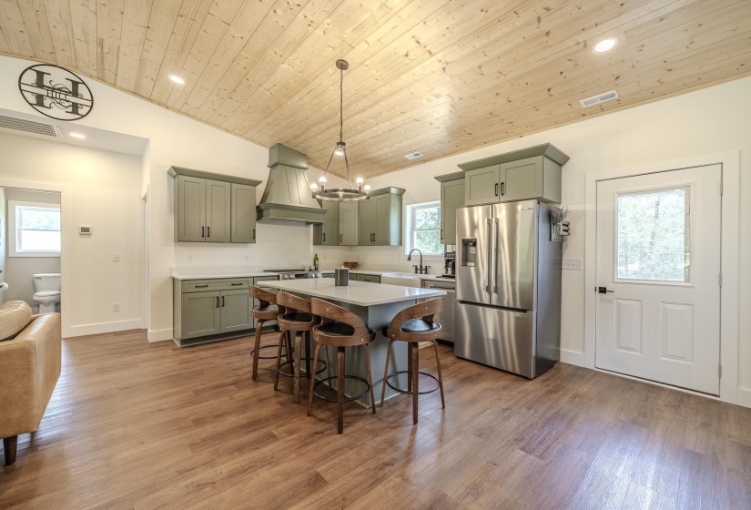 395 WEST DR, Savannah, Tennessee 38372, 3 Bedrooms Bedrooms, 6 Rooms Rooms,2 BathroomsBathrooms,Residential,For Sale,WEST,10225042