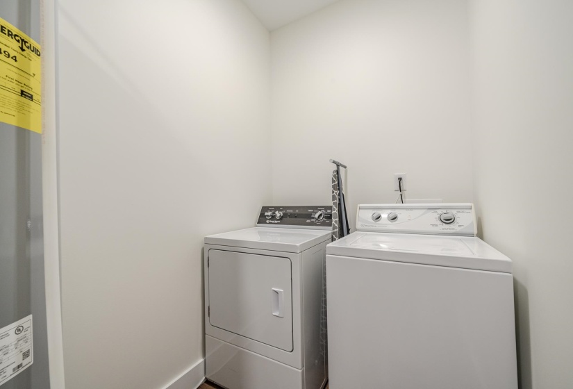 395 WEST DR, Savannah, Tennessee 38372, 3 Bedrooms Bedrooms, 6 Rooms Rooms,2 BathroomsBathrooms,Residential,For Sale,WEST,10225042