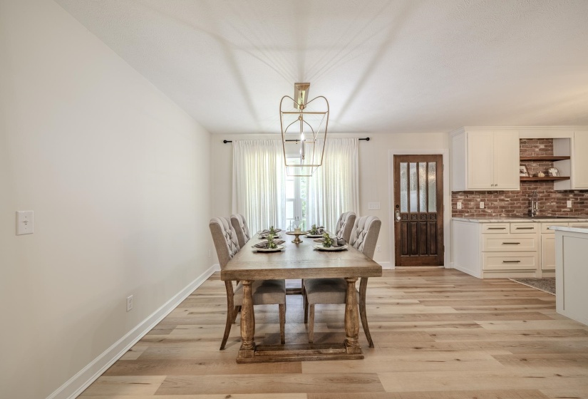 330 ROBIN HOOD LOOP, Savannah, Tennessee 38372, 4 Bedrooms Bedrooms, 8 Rooms Rooms,2 BathroomsBathrooms,Residential,For Sale,ROBIN HOOD,10225043