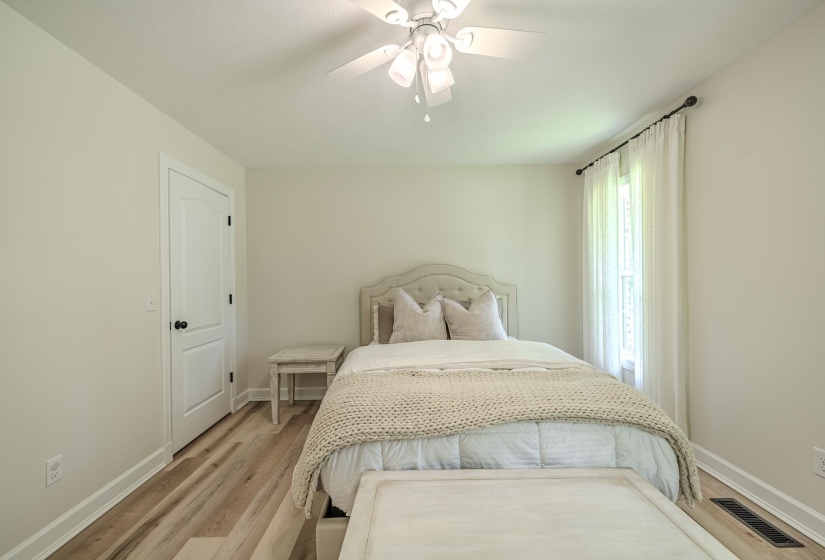 330 ROBIN HOOD LOOP, Savannah, Tennessee 38372, 4 Bedrooms Bedrooms, 8 Rooms Rooms,2 BathroomsBathrooms,Residential,For Sale,ROBIN HOOD,10225043