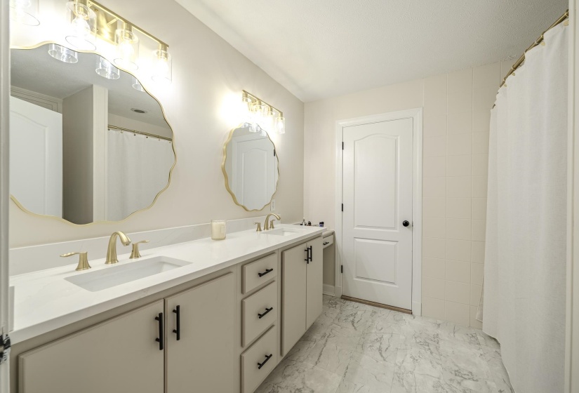 330 ROBIN HOOD LOOP, Savannah, Tennessee 38372, 4 Bedrooms Bedrooms, 8 Rooms Rooms,2 BathroomsBathrooms,Residential,For Sale,ROBIN HOOD,10225043