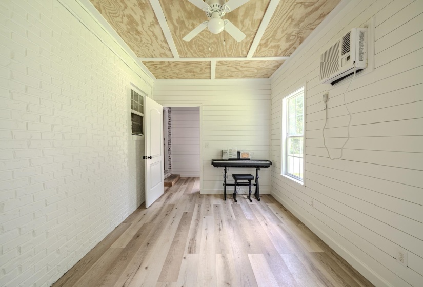 330 ROBIN HOOD LOOP, Savannah, Tennessee 38372, 4 Bedrooms Bedrooms, 8 Rooms Rooms,2 BathroomsBathrooms,Residential,For Sale,ROBIN HOOD,10225043