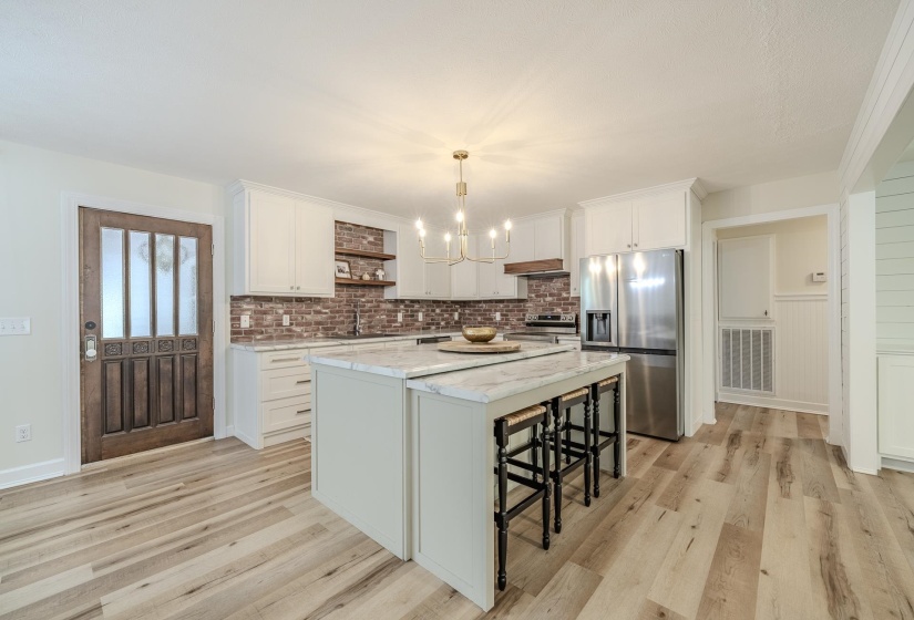 330 ROBIN HOOD LOOP, Savannah, Tennessee 38372, 4 Bedrooms Bedrooms, 8 Rooms Rooms,2 BathroomsBathrooms,Residential,For Sale,ROBIN HOOD,10225043