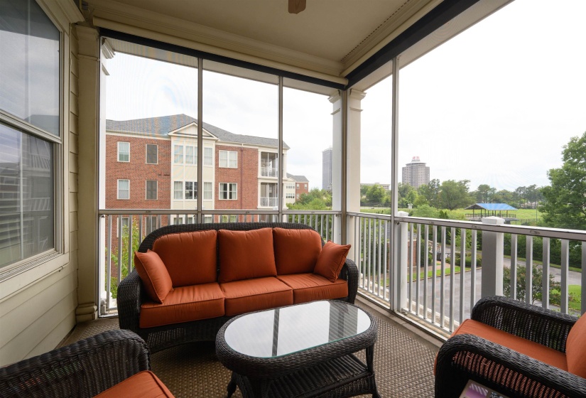 5204 LEXINGTON CLUB CV, Memphis, Tennessee 38117, 2 Bedrooms Bedrooms, 7 Rooms Rooms,2 BathroomsBathrooms,Residential,For Sale,LEXINGTON CLUB,10225048