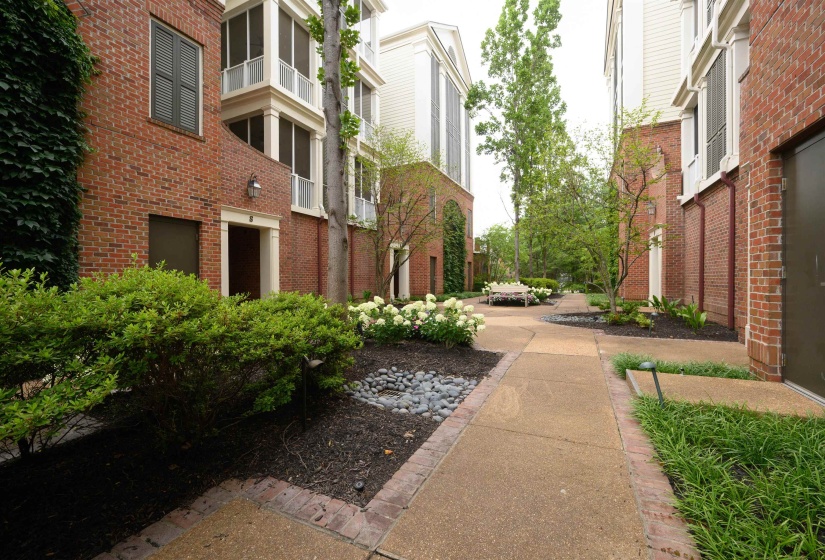 5204 LEXINGTON CLUB CV, Memphis, Tennessee 38117, 2 Bedrooms Bedrooms, 7 Rooms Rooms,2 BathroomsBathrooms,Residential,For Sale,LEXINGTON CLUB,10225048