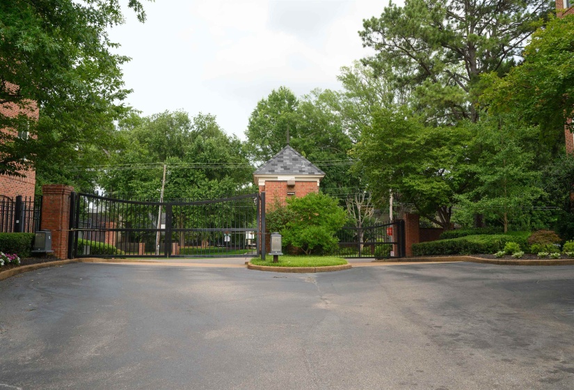 5204 LEXINGTON CLUB CV, Memphis, Tennessee 38117, 2 Bedrooms Bedrooms, 7 Rooms Rooms,2 BathroomsBathrooms,Residential,For Sale,LEXINGTON CLUB,10225048