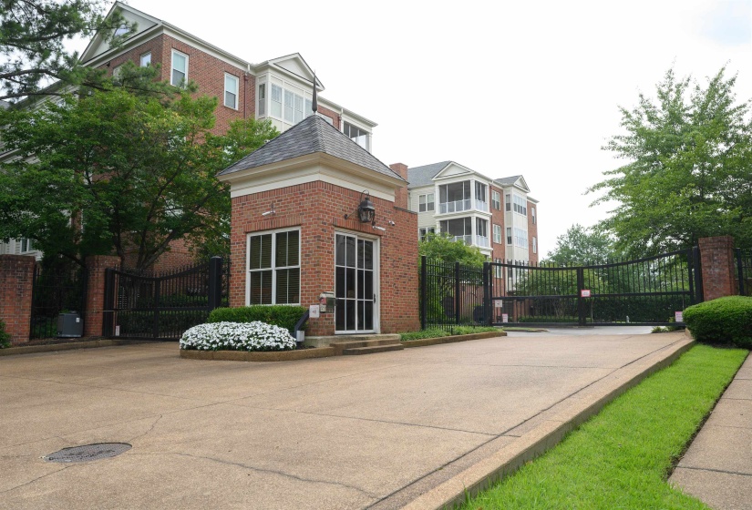5204 LEXINGTON CLUB CV, Memphis, Tennessee 38117, 2 Bedrooms Bedrooms, 7 Rooms Rooms,2 BathroomsBathrooms,Residential,For Sale,LEXINGTON CLUB,10225048