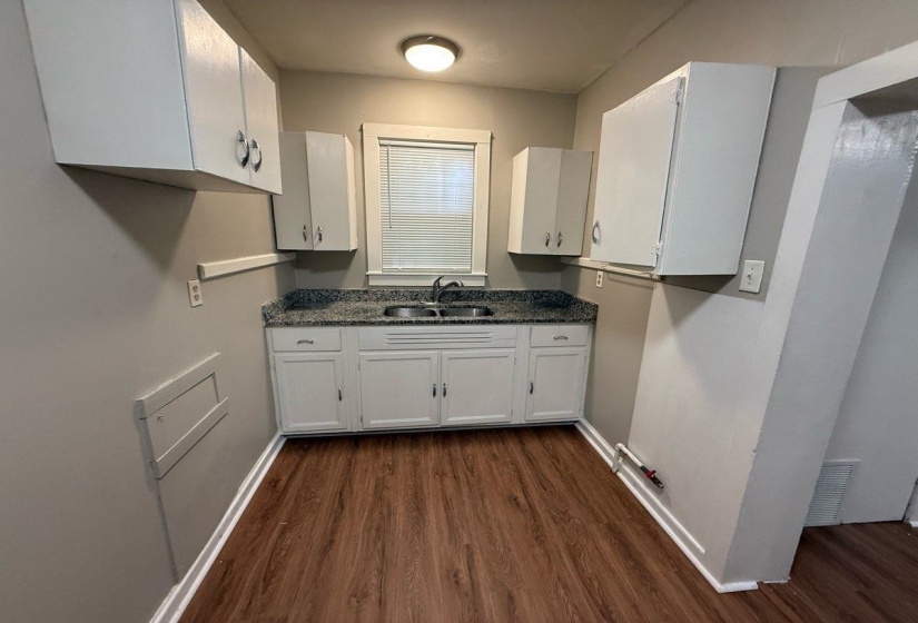 1195 DOROTHY PL, Memphis, Tennessee 38104, 1 Bedroom Bedrooms, 4 Rooms Rooms,1 BathroomBathrooms,Rental Properties,For Sale,DOROTHY,10225077