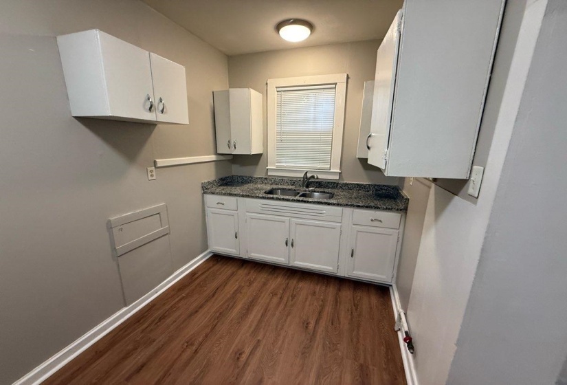 1195 DOROTHY PL, Memphis, Tennessee 38104, 1 Bedroom Bedrooms, 4 Rooms Rooms,1 BathroomBathrooms,Rental Properties,For Sale,DOROTHY,10225077
