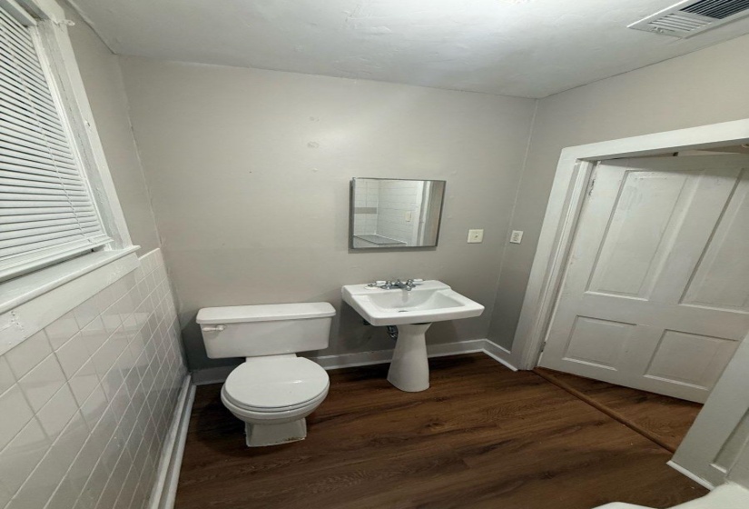 1195 DOROTHY PL, Memphis, Tennessee 38104, 1 Bedroom Bedrooms, 4 Rooms Rooms,1 BathroomBathrooms,Rental Properties,For Sale,DOROTHY,10225077