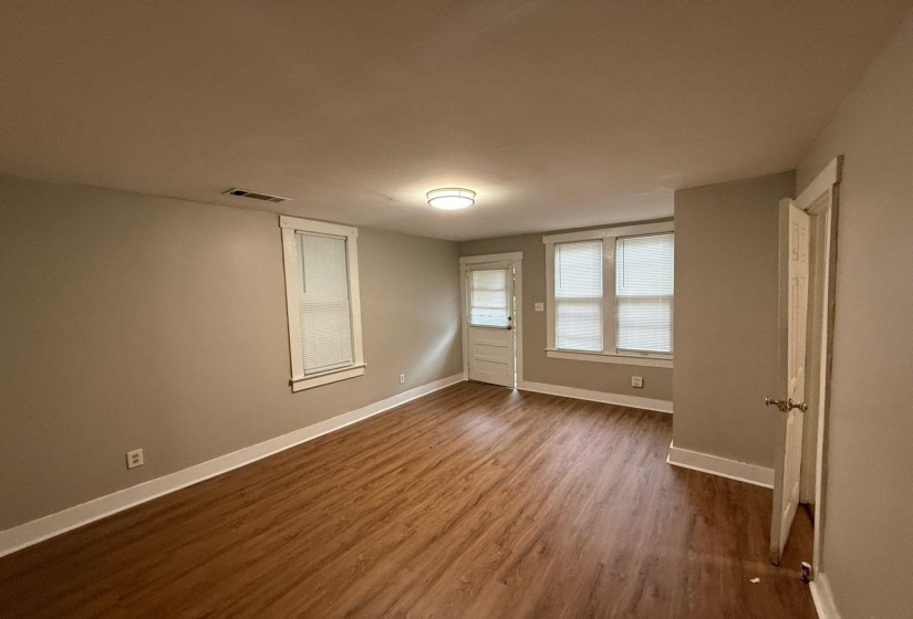 1195 DOROTHY PL, Memphis, Tennessee 38104, 1 Bedroom Bedrooms, 4 Rooms Rooms,1 BathroomBathrooms,Rental Properties,For Sale,DOROTHY,10225077