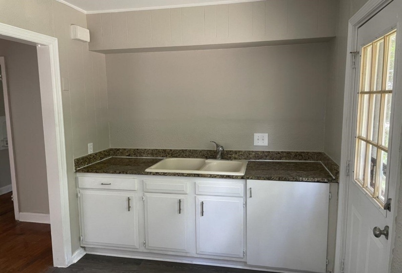 3766 GUERNSEY AVE, Memphis, Tennessee 38122, 2 Bedrooms Bedrooms, 5 Rooms Rooms,1 BathroomBathrooms,Rental Properties,For Sale,GUERNSEY,10225080