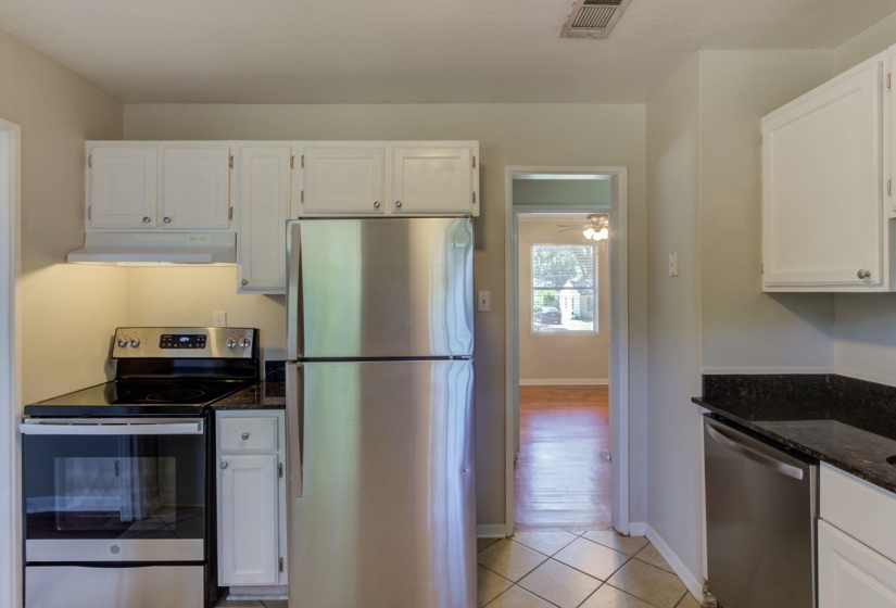4966 VERNE RD, Memphis, Tennessee 38117, 3 Bedrooms Bedrooms, 5 Rooms Rooms,1 BathroomBathrooms,Rental Properties,For Sale,VERNE,10225100