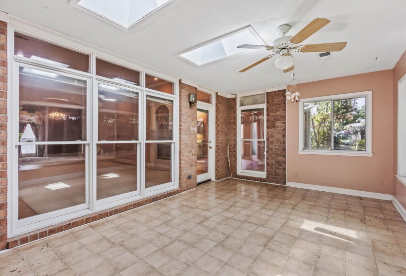 1578 QUAIL POINTE CIR, Memphis, Tennessee 38120, 3 Bedroom Bedrooms, 7 Room Rooms,2 BathroomBathrooms,Residential,For Sale,QUAIL POINTE,0,10224133