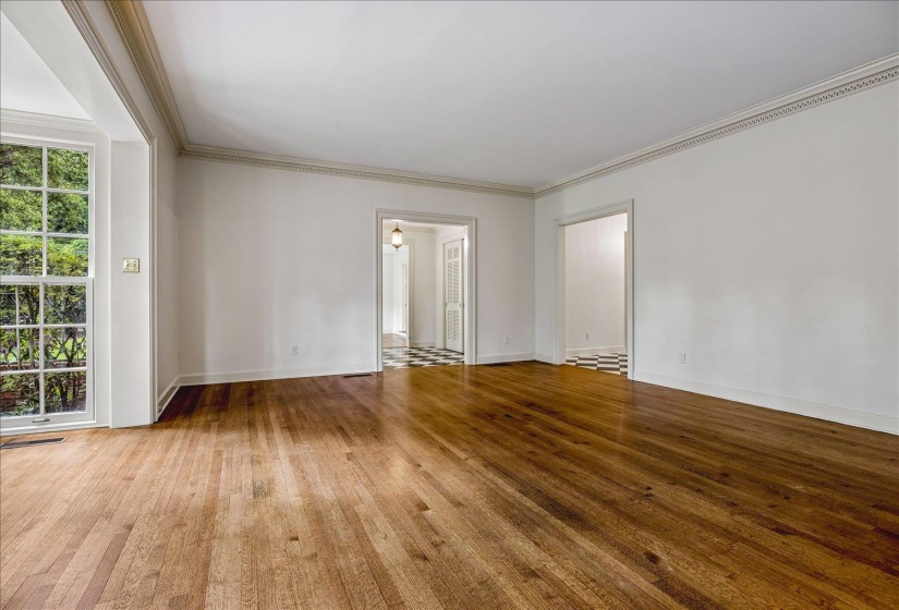 2923 MIDLAND AVE, Memphis, Tennessee 38111, 3 Bedrooms Bedrooms, 9 Rooms Rooms,2.1 BathroomsBathrooms,Residential,For Sale,MIDLAND,10225115