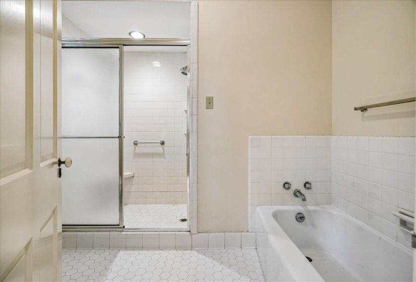 2923 MIDLAND AVE, Memphis, Tennessee 38111, 3 Bedrooms Bedrooms, 9 Rooms Rooms,2.1 BathroomsBathrooms,Residential,For Sale,MIDLAND,10225115