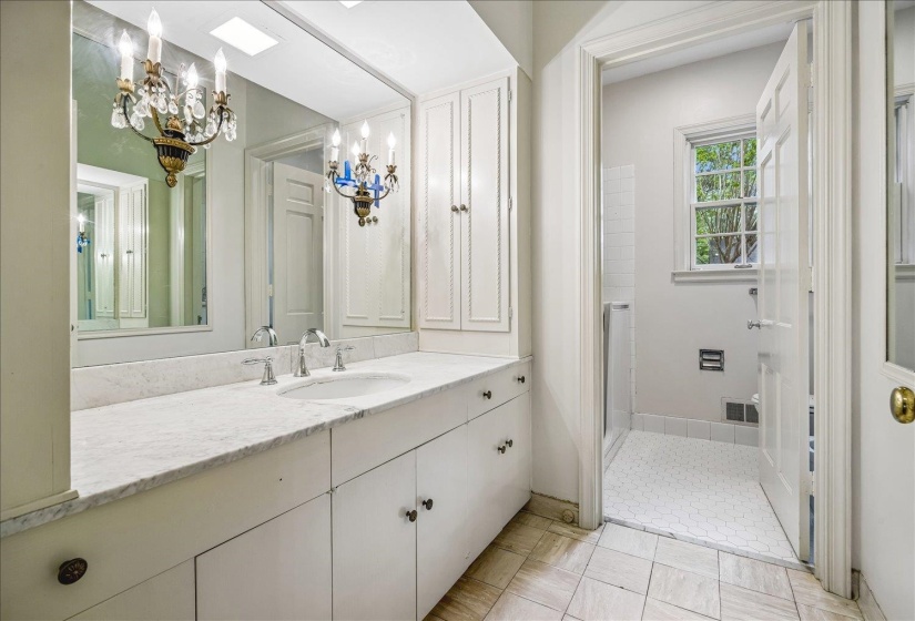 2923 MIDLAND AVE, Memphis, Tennessee 38111, 3 Bedrooms Bedrooms, 9 Rooms Rooms,2.1 BathroomsBathrooms,Residential,For Sale,MIDLAND,10225115