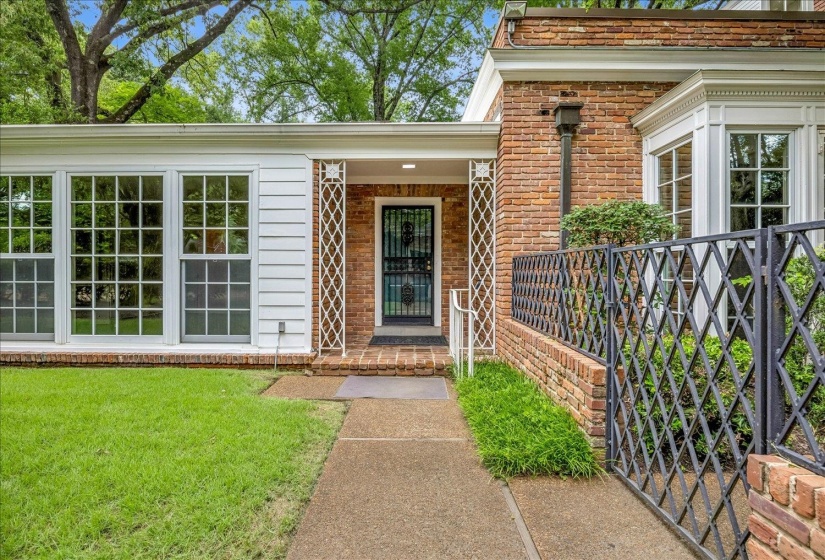 2923 MIDLAND AVE, Memphis, Tennessee 38111, 3 Bedrooms Bedrooms, 9 Rooms Rooms,2.1 BathroomsBathrooms,Residential,For Sale,MIDLAND,10225115
